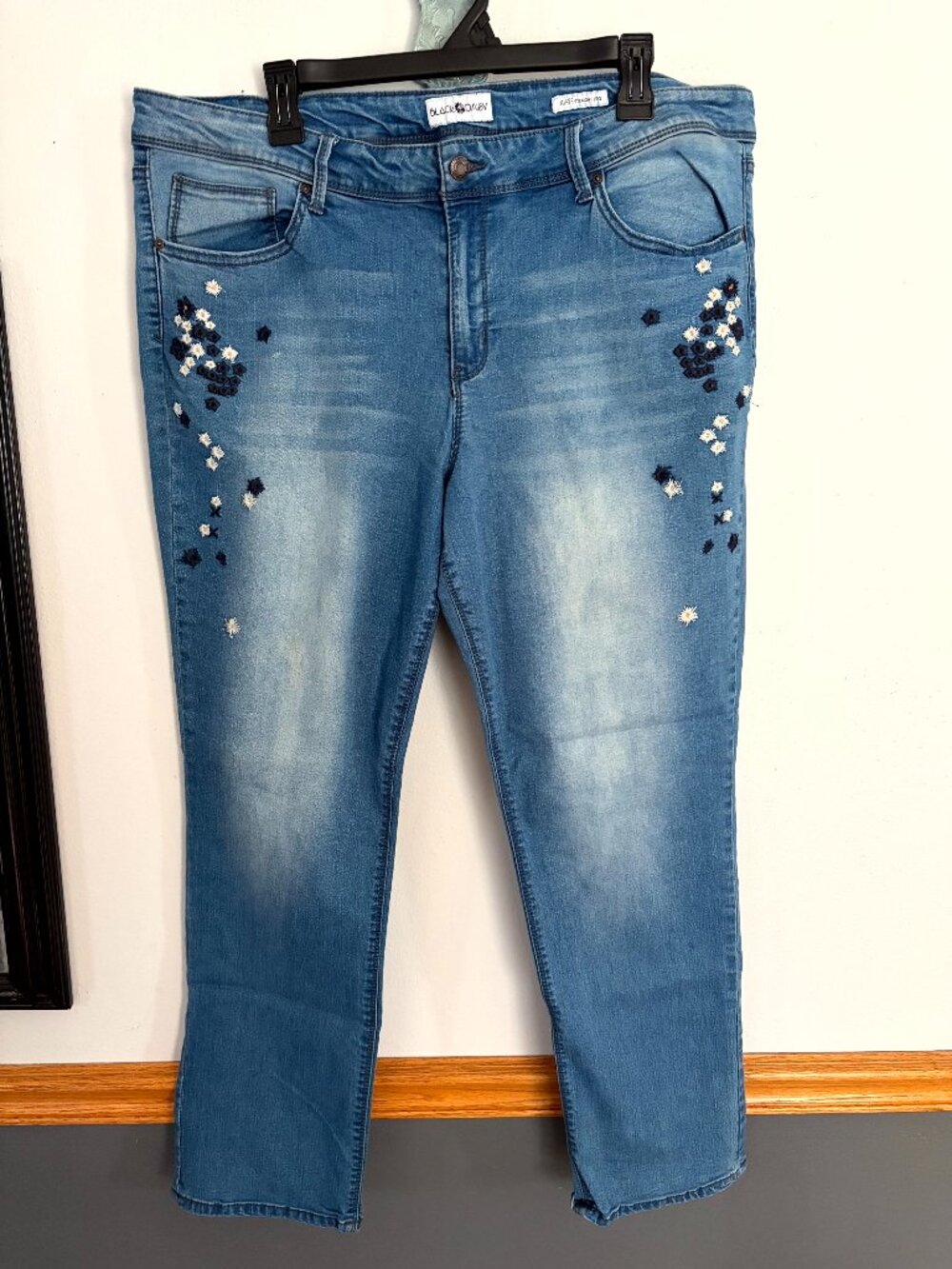 Black Daisy Kate Straight Leg Women's Plus Size Jeans Size 20 Floral Embroidery